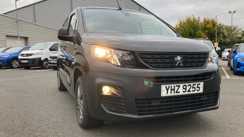 Peugeot Partner Standard Diesel 1000 1.5 BlueHDi 100 Asphalt Van